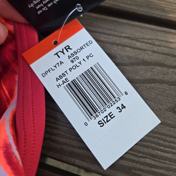 TYR Women Red/black Graphic Diamondfit One-Piece Swimsuit Size 34 New - Picture 3 of 3